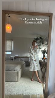 Charlotte McKinney feet photo thumbnail