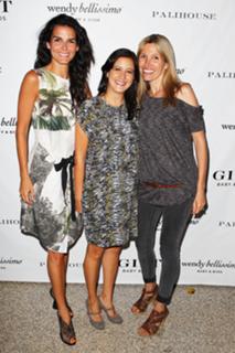 Angie Harmon feet photo thumbnail