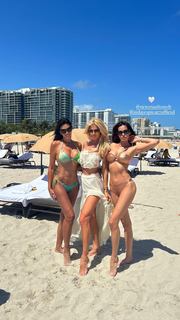Victoria Silvstedt feet photo thumbnail