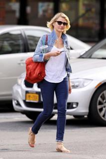 Cameron Diaz feet photo thumbnail