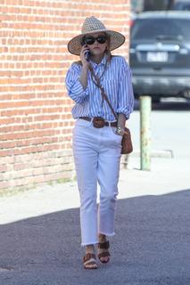 Reese Witherspoon feet photo thumbnail