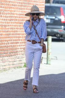 Reese Witherspoon feet photo thumbnail