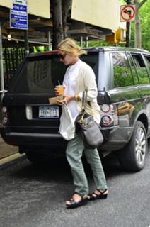Uma Thurman feet photo thumbnail