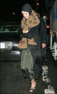 Uma Thurman feet photo thumbnail