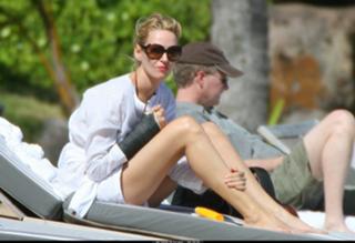 Uma Thurman feet photo thumbnail