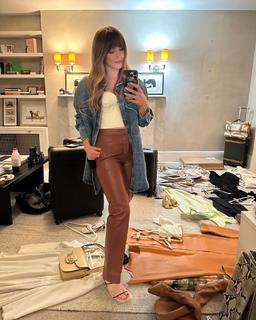 Julianne Hough feet photo thumbnail