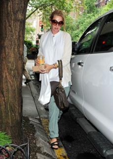 Uma Thurman feet photo thumbnail