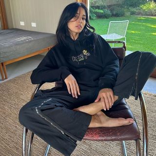 Jessica Gomes feet photo thumbnail
