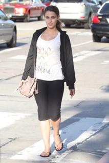 Jessica Lowndes feet photo thumbnail
