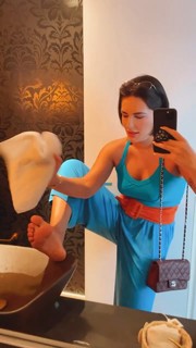 Kéfera Buchmann feet photo thumbnail