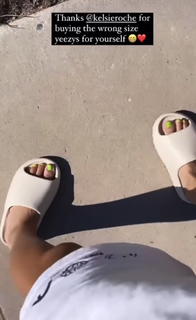 Erin Lim feet photo thumbnail
