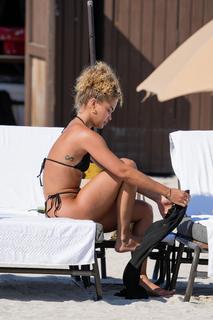 Jasmine Sanders feet photo thumbnail