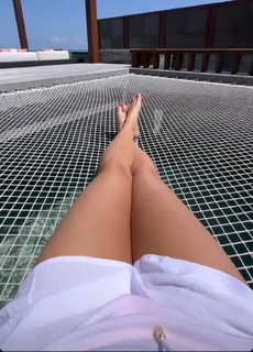 Justine Ezarik feet photo thumbnail