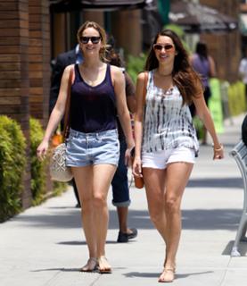 Jennifer Lawrence feet photo thumbnail