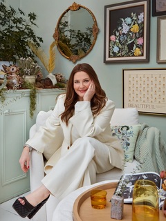Drew Barrymore feet photo thumbnail