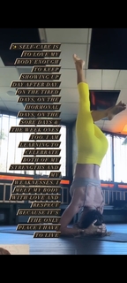 Brooke Burke feet photo thumbnail