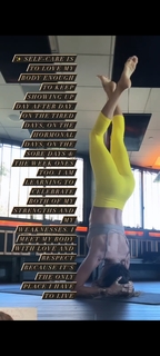 Brooke Burke feet photo thumbnail