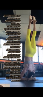 Brooke Burke feet photo thumbnail