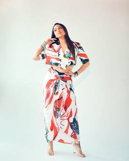 Sonakshi Sinha feet photo thumbnail