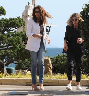 Cindy Crawford feet photo thumbnail