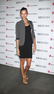 Karlie Kloss feet photo thumbnail