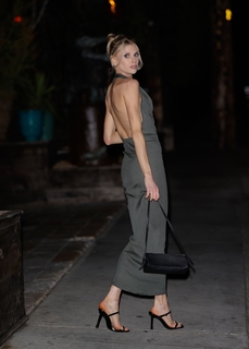 Charlotte McKinney feet photo thumbnail
