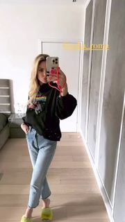 Ilary Blasi feet photo thumbnail