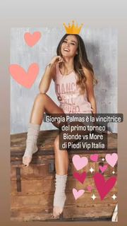 Giorgia Palmas feet photo thumbnail