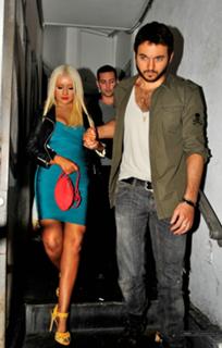 Christina Aguilera feet photo thumbnail