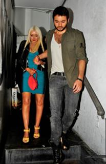 Christina Aguilera feet photo thumbnail