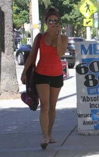 Vanessa Hudgens feet photo thumbnail