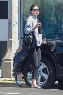 Camila Morrone feet photo thumbnail