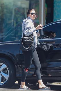 Camila Morrone feet photo thumbnail