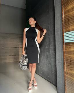 Anushka Sen feet photo thumbnail