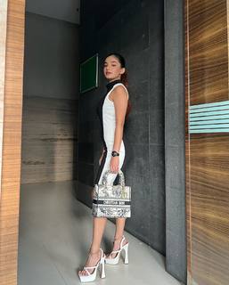 Anushka Sen feet photo thumbnail