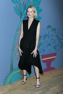 Naomi Watts feet photo thumbnail