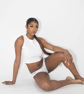 Angel Reese feet photo thumbnail