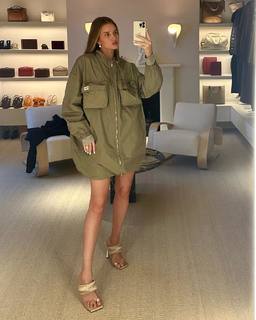 Rosie Huntington-Whiteley feet photo thumbnail