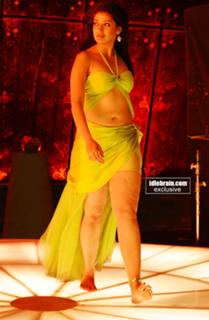 Raai Laxmi feet photo thumbnail