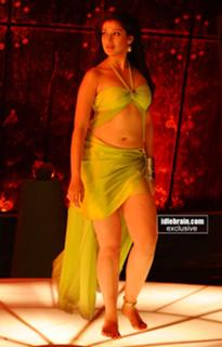Raai Laxmi feet photo thumbnail