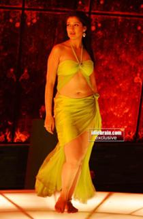 Raai Laxmi feet photo thumbnail