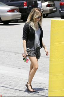 Ashley Tisdale feet photo thumbnail