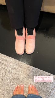 Kelly Bensimon feet photo thumbnail