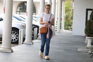 Reese Witherspoon feet photo thumbnail