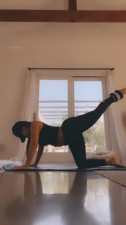 Vida Guerra feet photo thumbnail