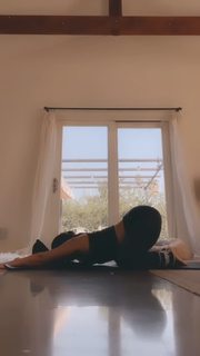 Vida Guerra feet photo thumbnail