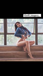 Vida Guerra feet photo thumbnail