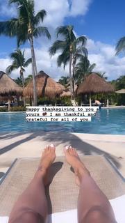 Vida Guerra feet photo thumbnail