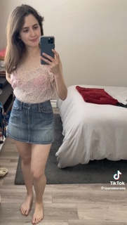 Laura Marano feet photo thumbnail