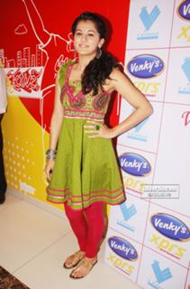 Taapsee Pannu feet photo thumbnail